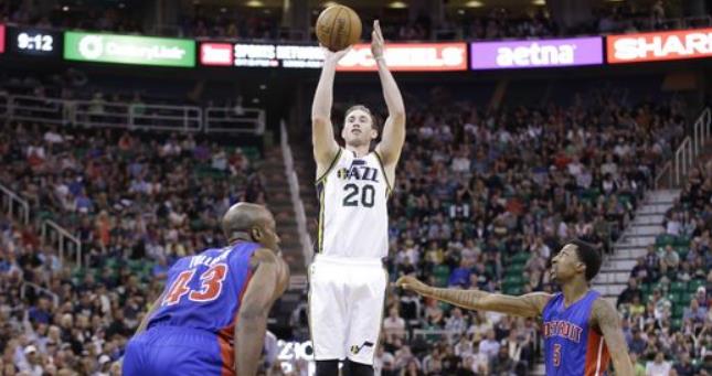 发球落点更 发球落点更