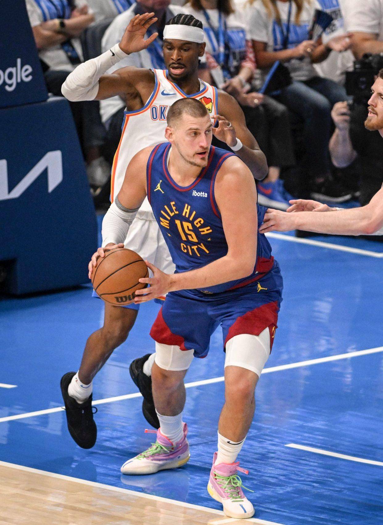 利用短传与 利用短传与